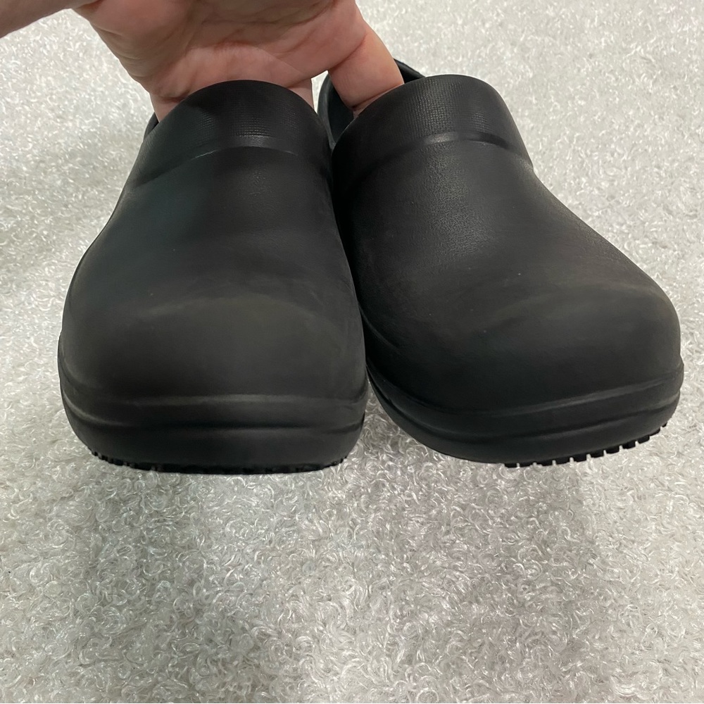 CROCS Ladies Size 8 Matte Black Neria Pro Clogs - Picture 5 of 11